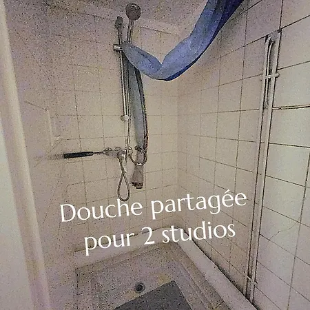 Breakfast Shared Bathroom *